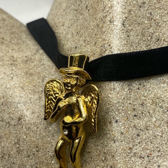 COPY - Vintage Guardian Angel Cherub Velvet Choker Necklace - Picture 5 of 8